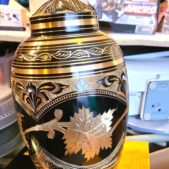 Cremation Urn Metal Urns Heritage Collection Sultan Brass Cremation Urn with Ha - Picture 6 of 10